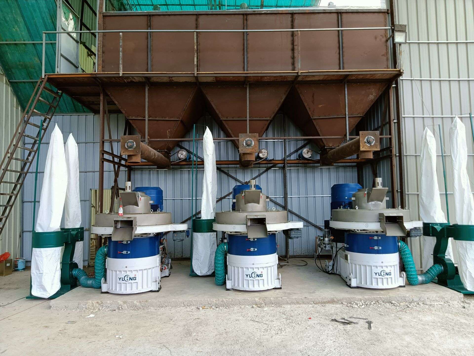 宇龙牌 3台生物质颗粒制粒机