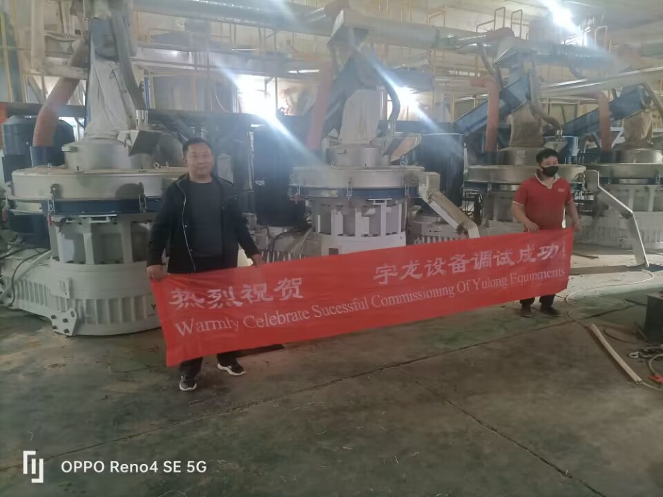 宇龙技术员与客户合影